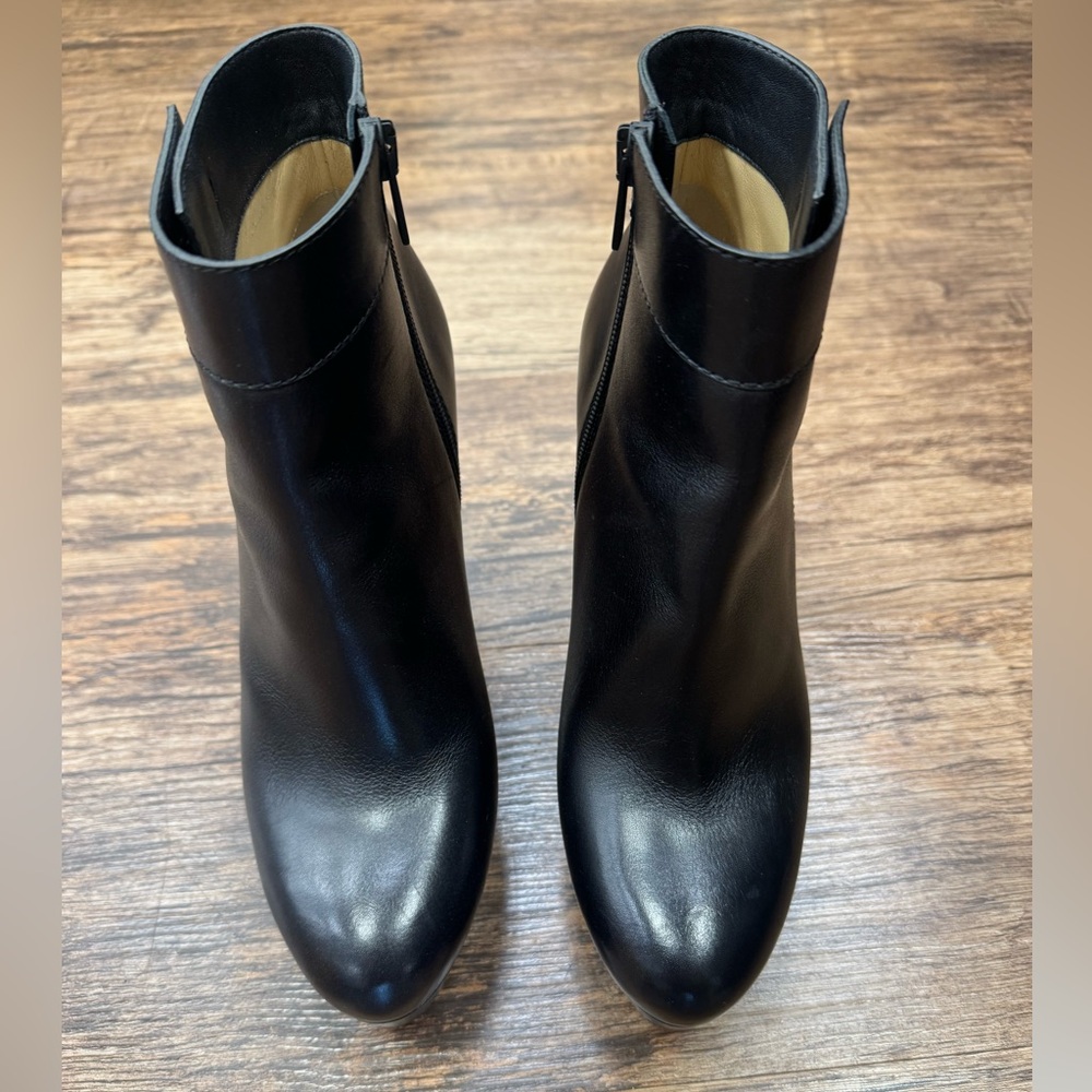 Christian Louboutin black leather ankle boot heels size 40/10
no damage